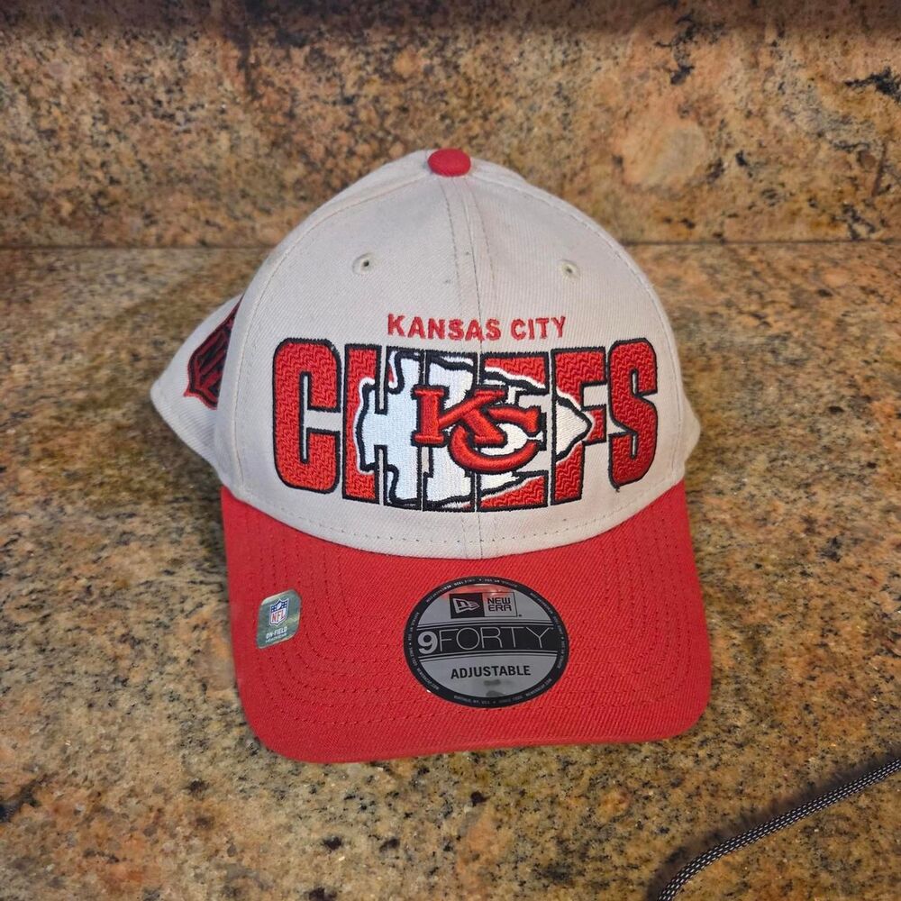New-era Men's Red and White Hat